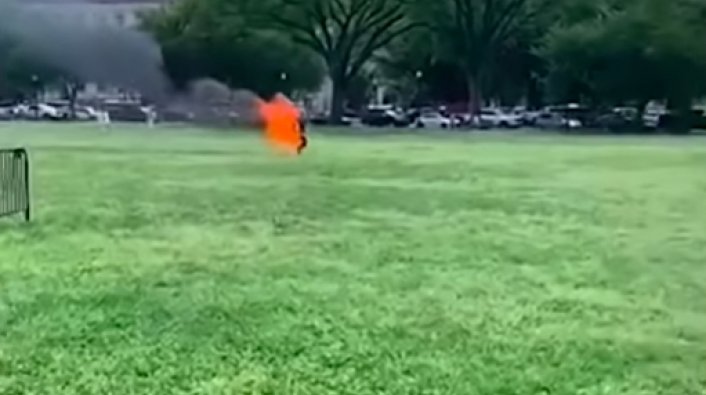 Update: Man Who Set Himself on Fire Near the White House Dies from ...